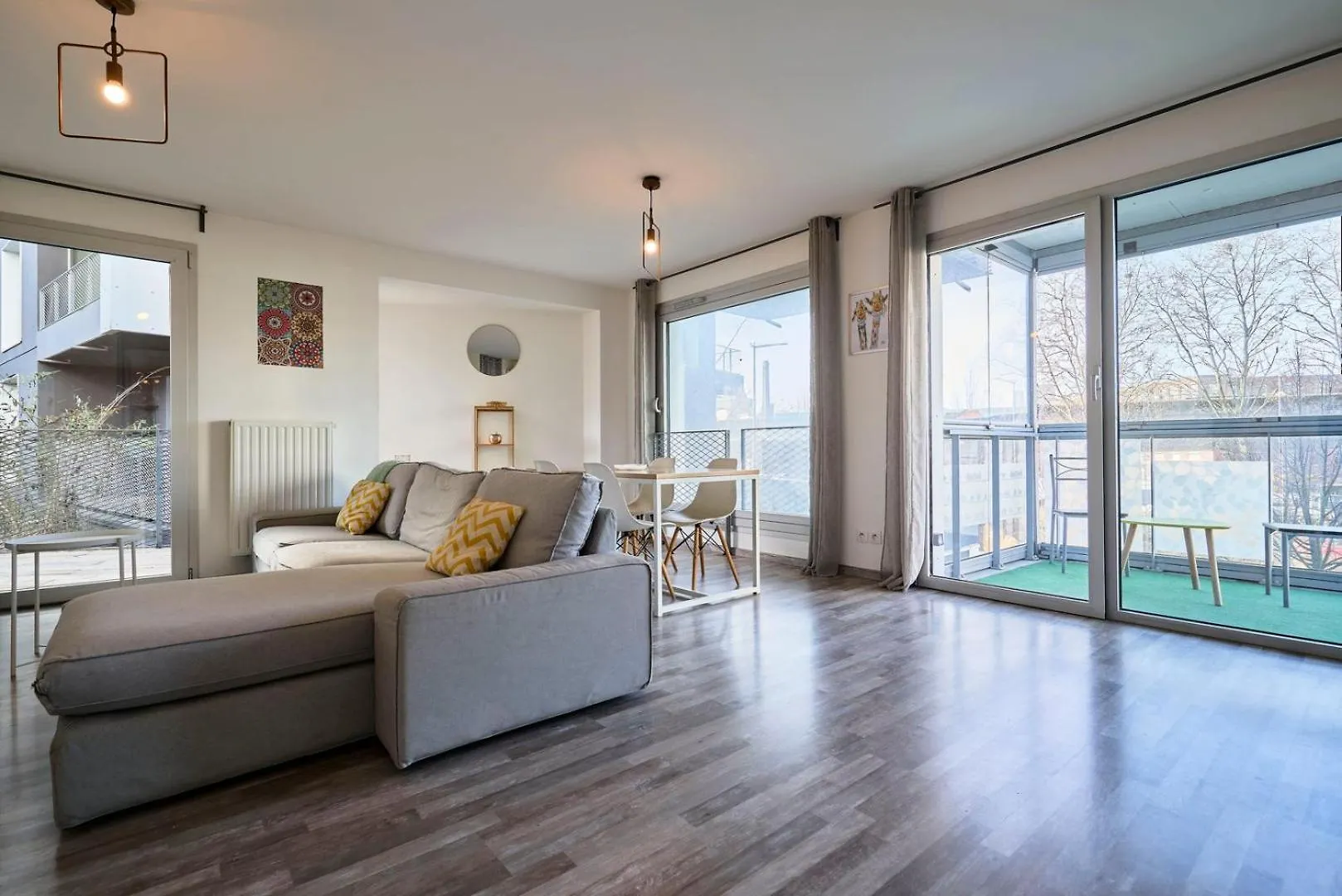 Appartement Proche Metro & 2 Balcons + Parking Rijsel Frankrijk